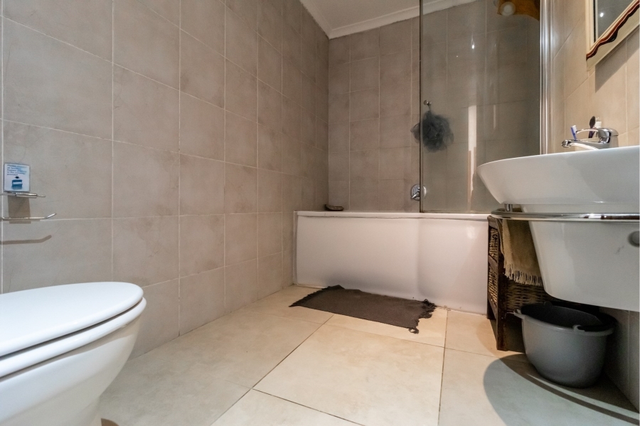 6 Bedroom Property for Sale in Capri Western Cape